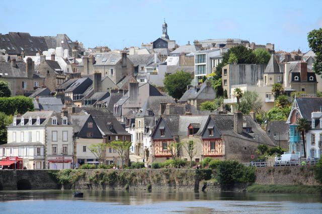 Auray (Morbihan, France), vue depuis la Terre Rouge.