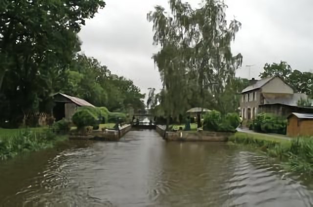 Canal de Nantes a Brest,above Lock 26, Launay