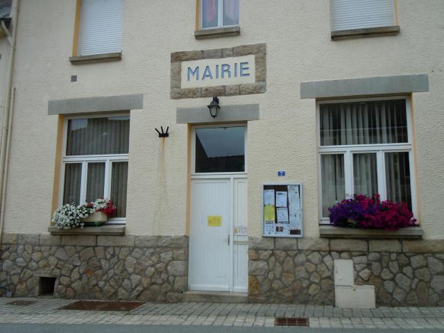 mairie de Saint-Caradec-Trégomel, département du Morbihan, France