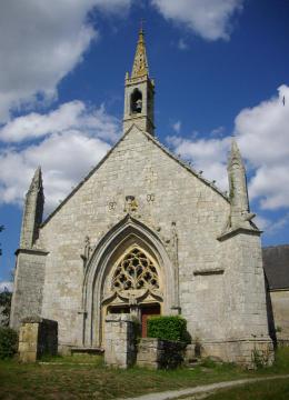 Façade de la chapelle de Saint-Nicolas-des-Eaux, Pluméliau, Morbihan