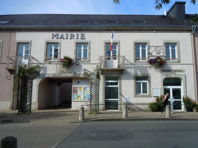 la mairie de Plouay (département du Morbihan)