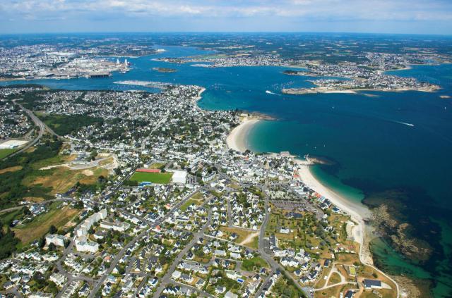 Vue aérienne de Larmor-Plage 56260 avec la rade de Lorient