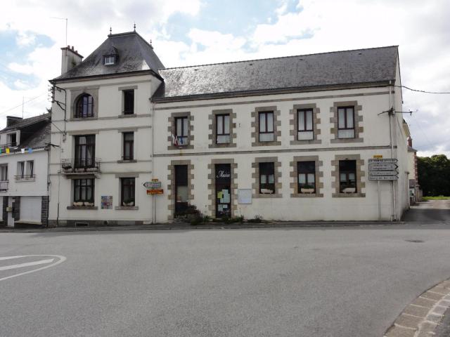 Batiment de la Mairie de Priziac en Bretagne (France)