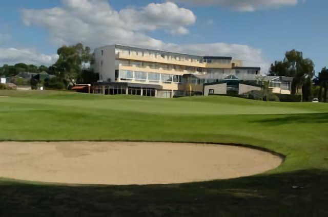 Le golf et l'hôtel du Roi Arthur