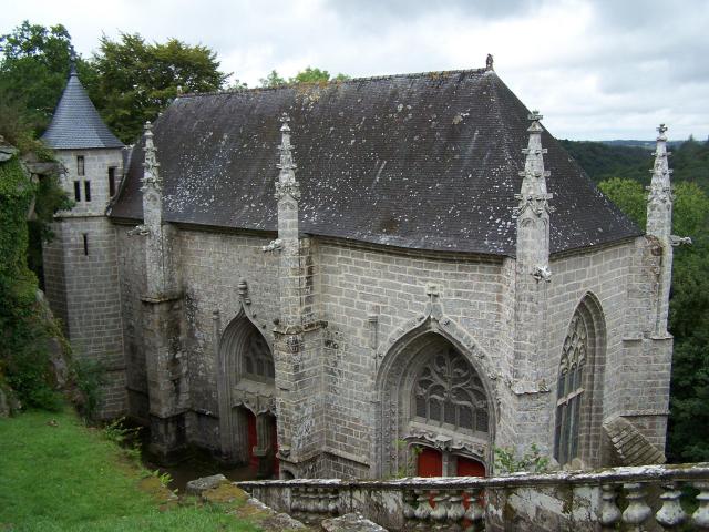 Vue générale de la chapelle Sainte-Barbe du Faouët