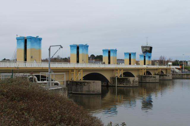Barrage d'Arzal, sur l'estuaire de la Vilaine.