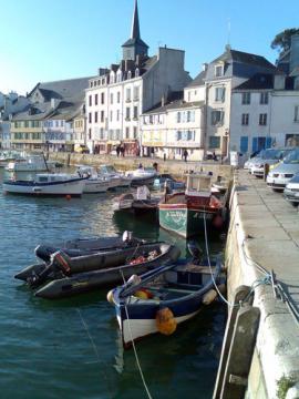 Le port du Palais.