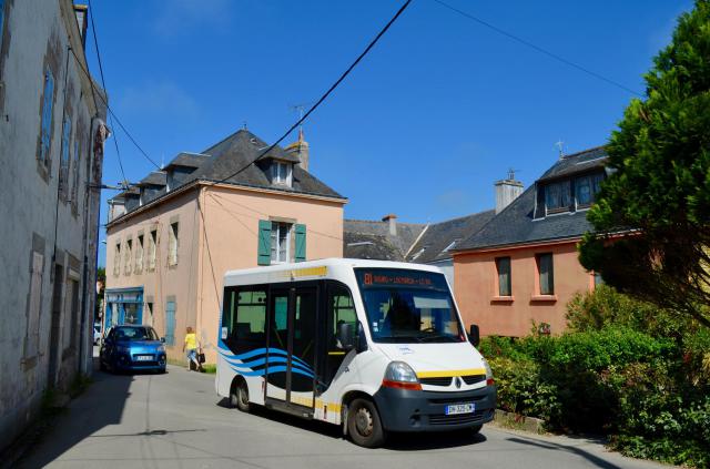 Véhicule de la ligne 81 sur l'île de Groix.