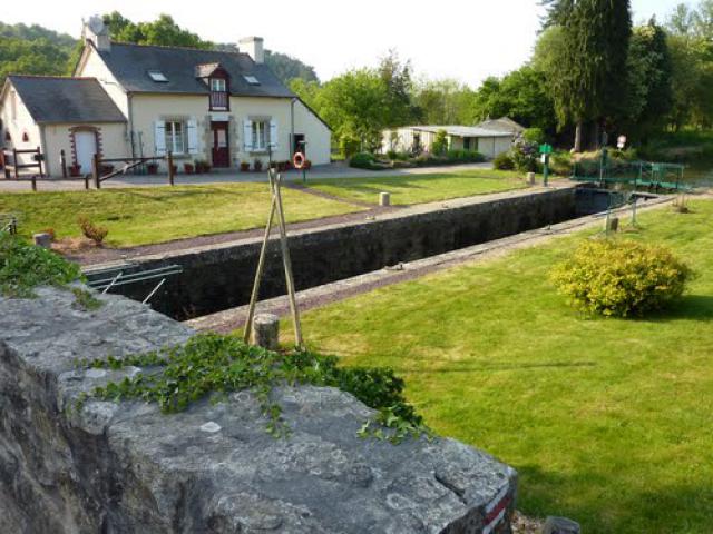 Ecluse Cadoret et maison éclusière.