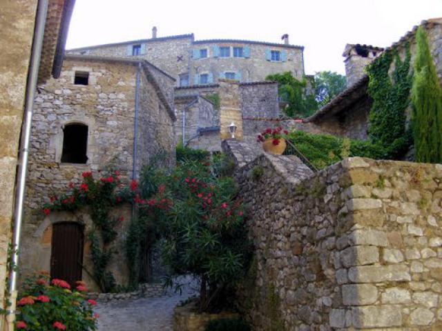 Lagorce street scene