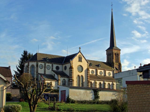 Église de l'Immaculée-Conception (1869) de Holving (Moselle). Style néogothique.