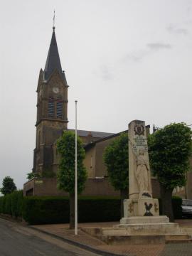 Église Saint-Martin et monument aux morts d'Ars-sur-Moselle (Moselle, France)