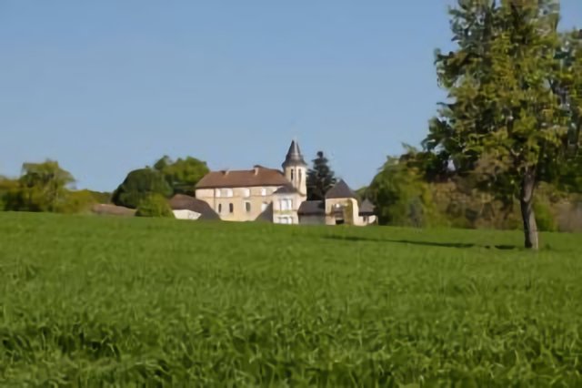 La chateau Hostel depuis les champs