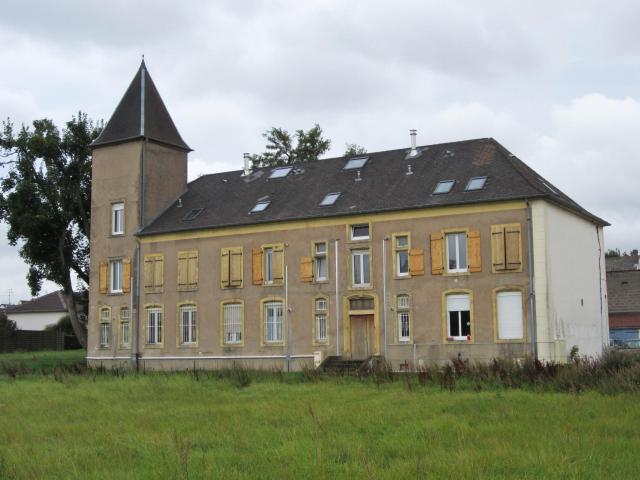 DescriptionChateau Guenange.jpg chateau Guenange Date 8 septembre 2011 Source mon appareil photo Auteur Aimelaime…