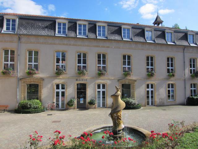 DescriptionMairie de Plappeville.JPG mairie château d'Arros Plappeville Date 14 septembre 2011 Source mon appareil photo Auteur Aimelaime…