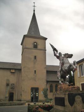 Mathurin Moreau et Pierre Lenordez: Statue équestre de Jeanne d'Arc, fondeur P. Lumière Paris, surmontant le monument aux morts contenant…