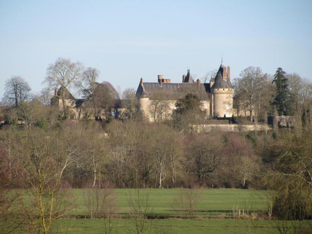 Le château des Bordes, depuis le bourg d'Urzy, Nièvre, France.