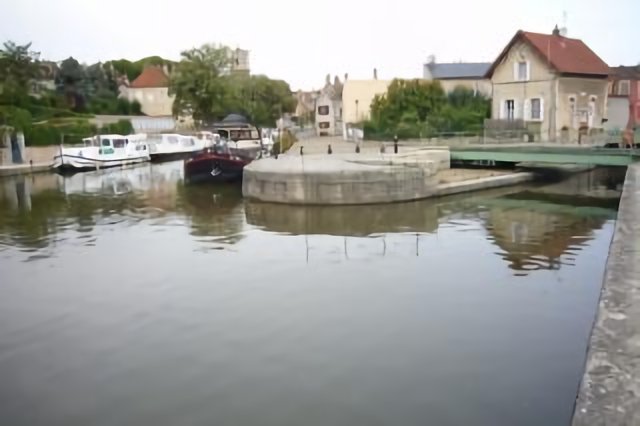Clamecy, port de plaisance, pont tournant