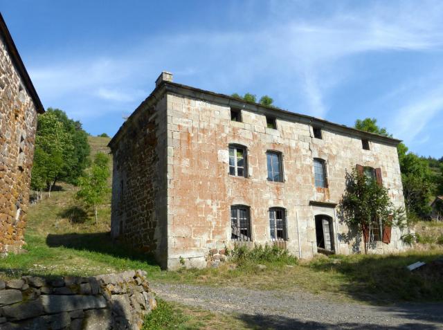 La Maison Forte de l'Herm, résidence des Seigneurs de Chambarlhac. Saint-Clément (Ardèche). Août 2017