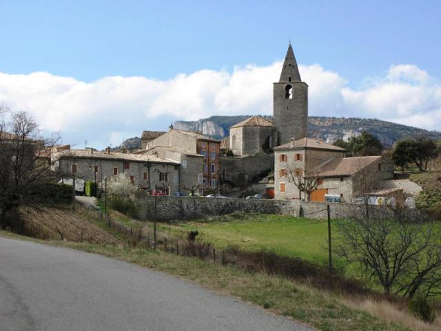 Village de Gras (Ardèche) et son église, inscrite M.H..