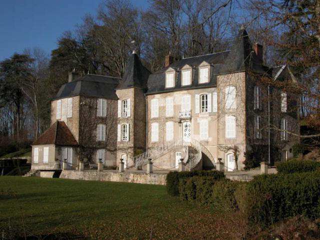 Château de la Vernière à Chasnay (Nièvre).