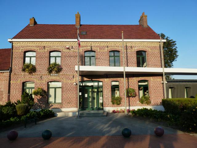 La mairie d' Arnèke dans le Nord Nord-Pas-de-Calais.- France.