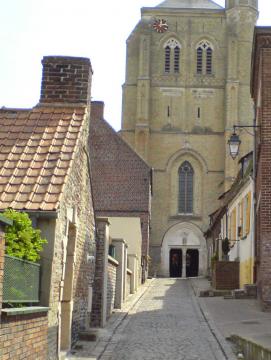 La rue de l'Église à Watten