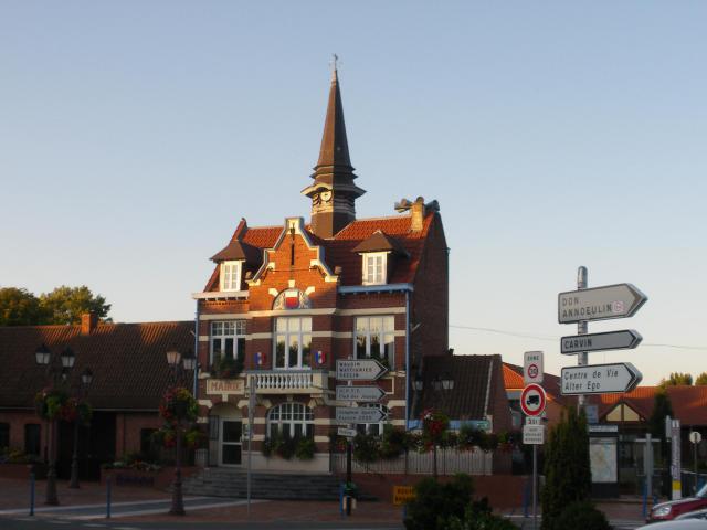 Vue de la mairie de Sainghin-en-Weppes.