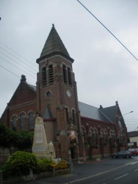 Vue de l'église de Bauvin.