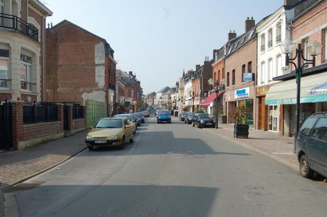 Rue Saint-Louis de la ville de Fourmies, département du Nord, France.