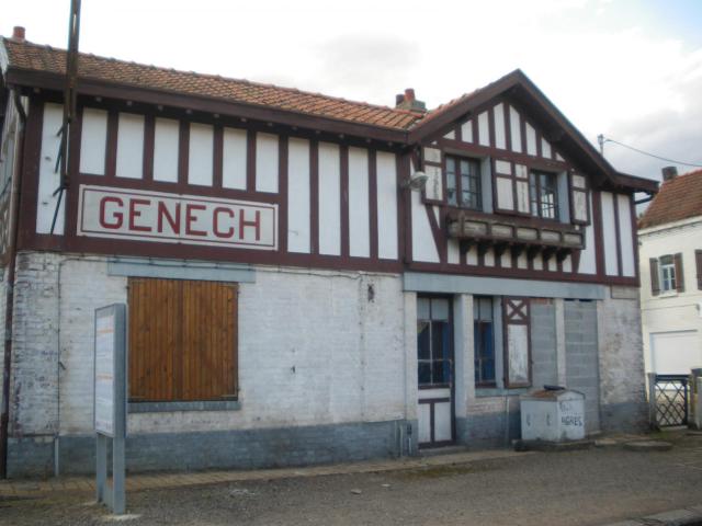 Vue de l'ancien bâtiment principal de la gare de Genech.