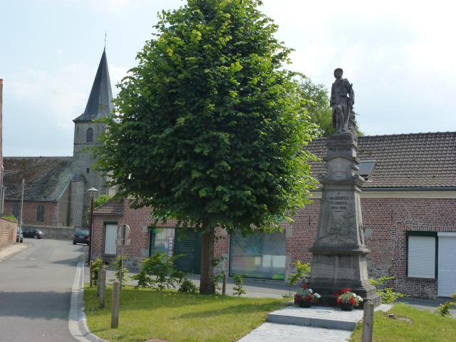 Flines-lès-Mortagne (Nord, Fr) monument aux morts