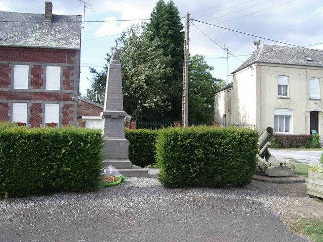 Monument aux morts d'Obrechies (Nord, France)
