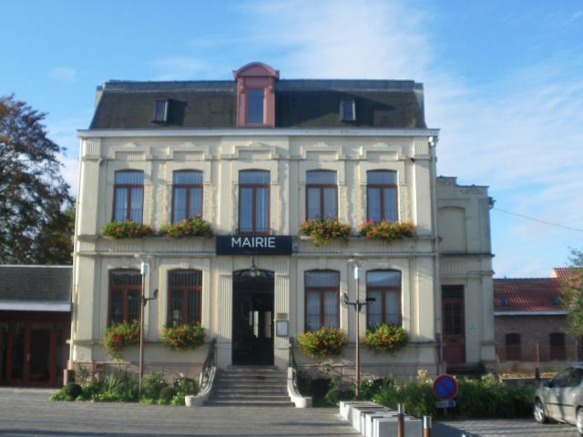Vue de la mairie d'Attiches.