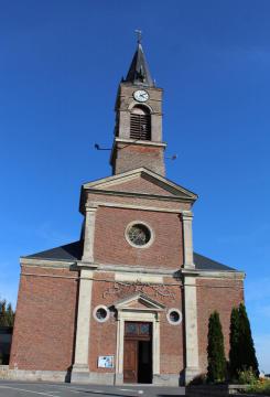 La façade de l'église.