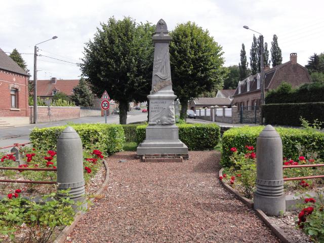 Maresches(Nord,Fr) monument aux morts