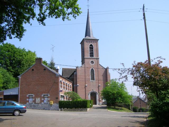 La mairie et l'église de Solrinnes.