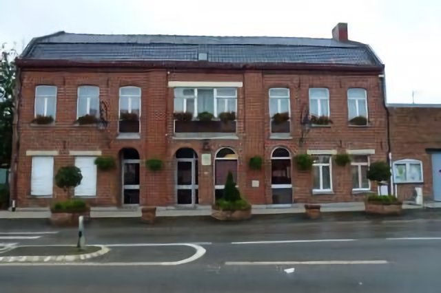 Mouchin.- la Mairie