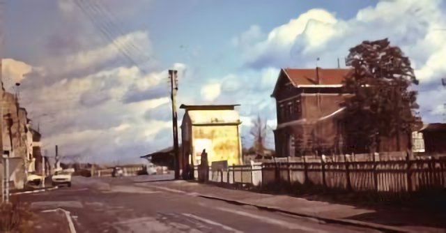 Bouchain (59) 20 sept 1974. La gare (Diapositive numérisée).