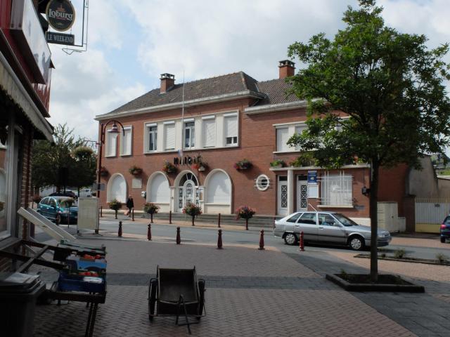 Vue de la mairie de Neuville-sur-Escaut.