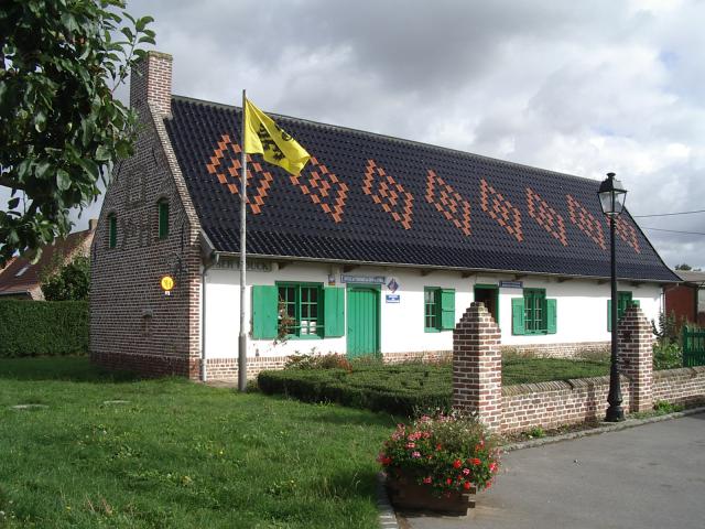 Office de tourisme de Volckerinckhove, maison à pans de Bois et torchis (1682).