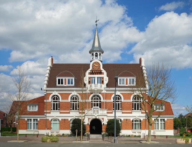 L'hôtel de ville de Quesnoy-sur-Deûle (Nord).