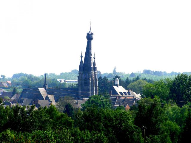 Le clocher penché de l'église de Solre Le château.