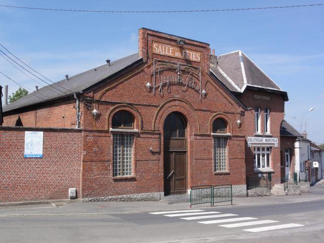 Avesnelles (Nord, Fr) salle des fêtes, bibliothèque