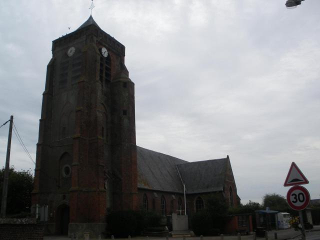 Vue de l'église de Pradelles dans le Nord.