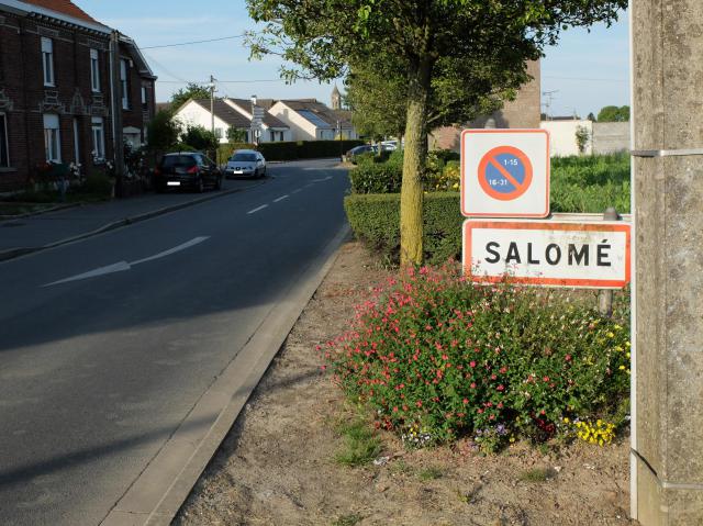 Vue d'une entrée de la commune de Salomé, dans le Nord.