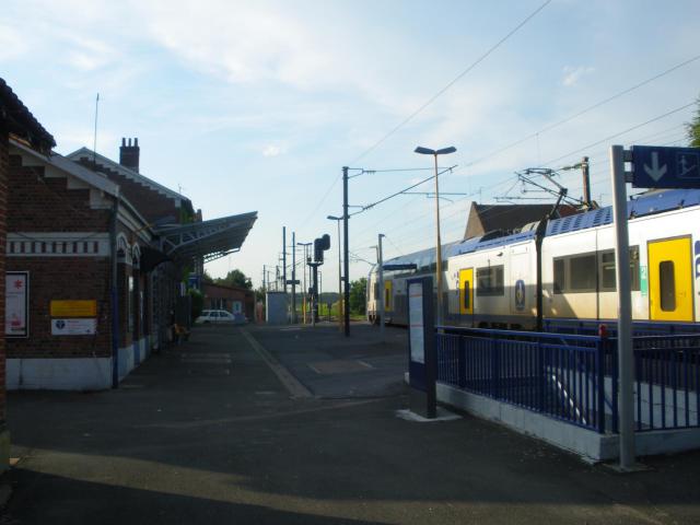 Vue du quai de la gare de Lesquin.