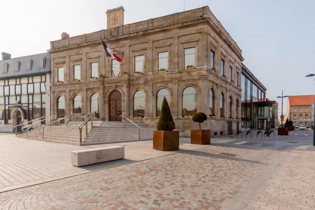 Hôtel de ville de Gravelines, département du Nord, France.