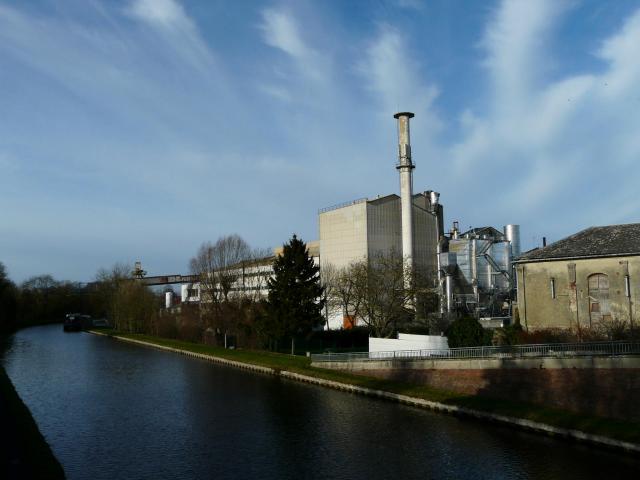 Le canal de Saint-Quentin et la verrerie à Masnières