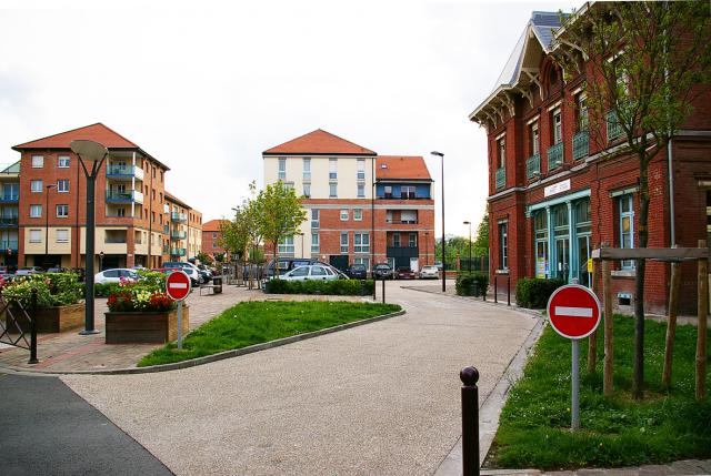 Un nouveau quartier a émergé autour de la gare. Les rues s'appellent Francis Blanche, Lino Ventura ou Michel Audiard.